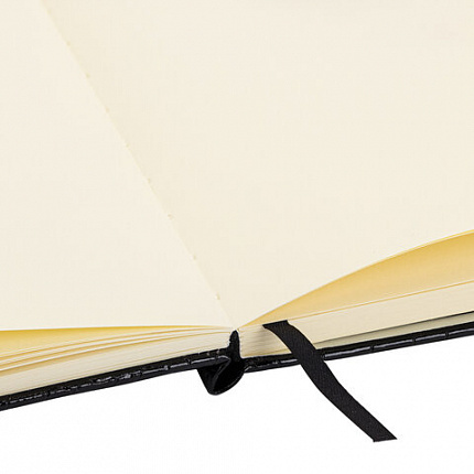 Скетчбук, слоновая кость 140 г/м2, 130х210 мм, 80 л., КОЖЗАМ, резинка, BRAUBERG ART CLASSIC, CROCO, черный, 116470