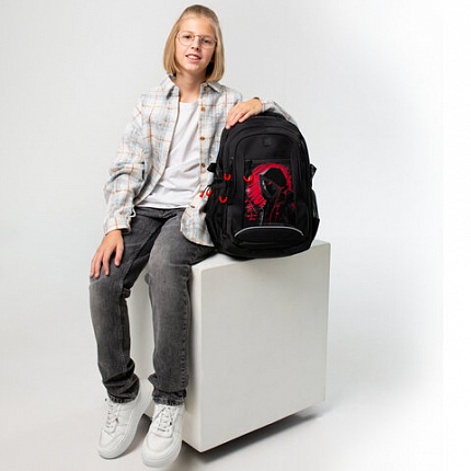 Рюкзак BRAUBERG CONTENT универсальный, 3 отделения, светоотражающий принт, "Red Moon", 47х33х18 см, 273843