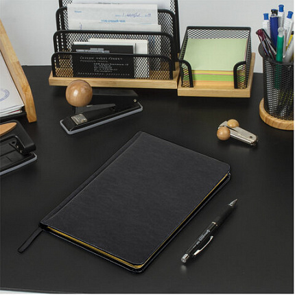 Ежедневник недатированный БОЛЬШОЙ ФОРМАТ 210х297 мм А4, BRAUBERG "Iguana", под кожу, 160 л., черный,114452