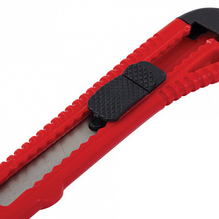 Нож канцелярский 18 мм STAFF EVERYDAY, фиксатор, красный матовый корпус, упаковка с подвесом, 238768