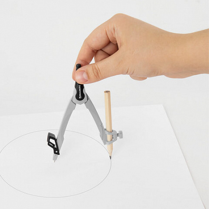 Готовальня BRAUBERG ULTRA, 4 предмета: циркуль 135 мм, запасные грифели, насадка, графитовый цвет, 210821