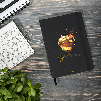 Ежедневник недатированный с резинкой А5 145х203 мм, BRAUBERG, твердый, фольга, 128 л., "Apple", 116294