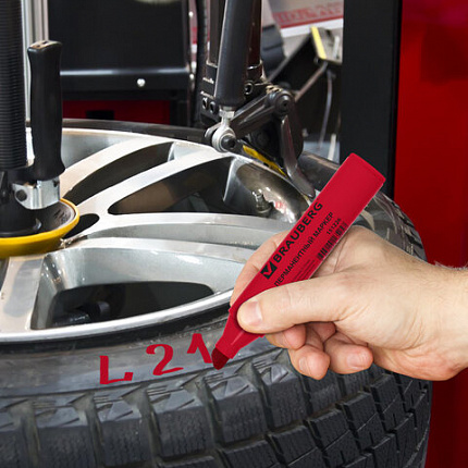 Маркер перманентный BRAUBERG "JUMBO", КРАСНЫЙ, ШИРОКАЯ ЛИНИЯ ПИСЬМА, скошенный наконечник, 3-10 мм, 151226