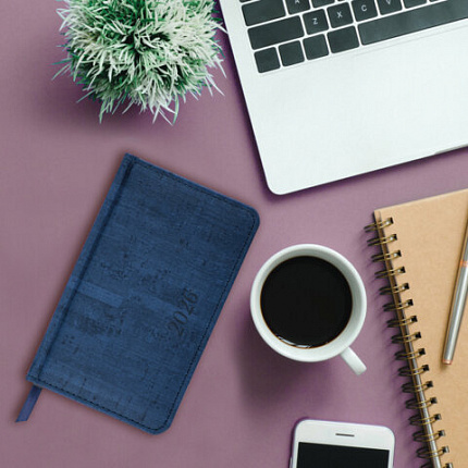 Еженедельник датированный 2026 МАЛЫЙ ФОРМАТ 95х155 мм, А6, BRAUBERG "Wood", под кожу, синий, 117195