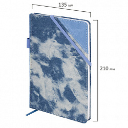 Блокнот А5 135x210 мм BRAUBERG "Denim", ткань/экокожа, резинка, держатель, 80 л., клетка, голубой, 117138