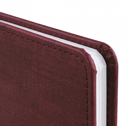 Еженедельник датированный 2026 МАЛЫЙ ФОРМАТ 95х155 мм, А6, BRAUBERG "Wood", под кожу, бордо, 117196