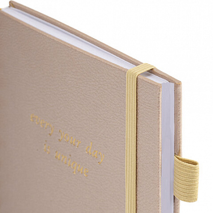 Бизнес-тетрадь на гребне А5 148х216 мм, BRAUBERG "Calipso" под кожу, резинка, клетка, 80 л., бежевый, 116254