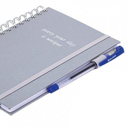 Бизнес-тетрадь на гребне А5 148х216 мм, BRAUBERG "Calipso" под кожу, резинка, клетка, 80 л., серая, 116253