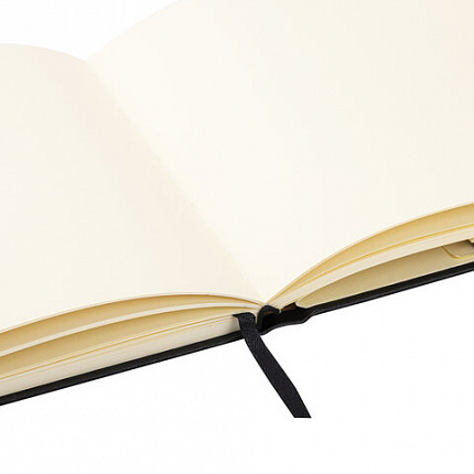 Скетчбук, слоновая кость 140 г/м2, 200х200 мм, 80 л., КОЖЗАМ, застежка, BRAUBERG ART CLASSIC, черный, 116462