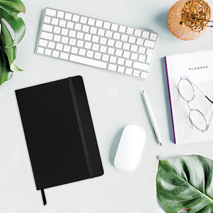 Блокнот А5 (148x218 мм), BRAUBERG "Metropolis Special", под кожу, 80 л., резинка, клетка, черный, 111577