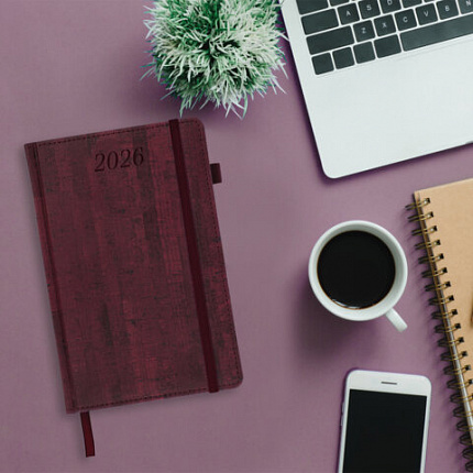 Ежедневник датированный 2026 А5 138x213 мм, BRAUBERG "Wood", под кожу, держатель для ручки, бордо, 117107