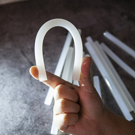 Клеевые стержни, диаметр 11 мм, длина 200 мм, белые, комплект 12 штук, BRAUBERG, европодвес, 670299