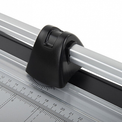 Резак роликовый BRAUBERG EXTRA A4, до 10 л., длина реза 320 мм, металлическое основание, 532325