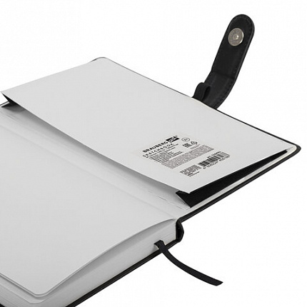 Скетчбук, белая бумага 140 г/м2 130х210 мм, 80 л., КОЖЗАМ, застежка, BRAUBERG ART CLASSIC, черный, 116461