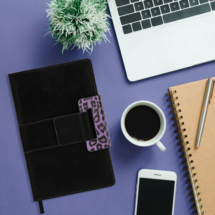 Ежедневник недатированный А5 138х213 мм, BRAUBERG "Safari", под кожу, магнит, 160 л., Leopard, фиолетовый, 116593