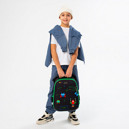 Ранец BRAUBERG PREMIUM, 2 отделения, с брелоком, "Space strike", патчи на липучках, 38х29х16 см, 273104