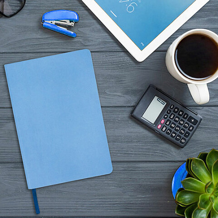 Блокнот А5 (148x218 мм), BRAUBERG "Metropolis Mix", под кожу, 80 л., клетка, голубой, 111040