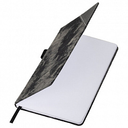 Блокнот А5 135x210 мм BRAUBERG "Denim", ткань/экокожа, резинка, держатель, 80 л., клетка, черный, 117140