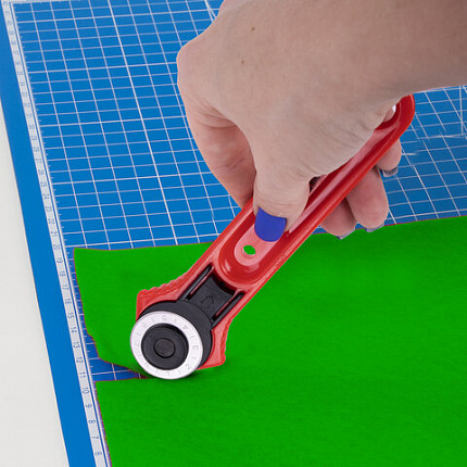 Нож раскройный роликовый 28 мм BRAUBERG, круглое лезвие, 238090