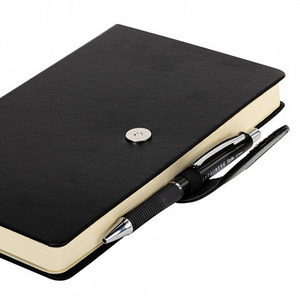 Скетчбук, слоновая кость 140 г/м2 130х210 мм, 80 л., КОЖЗАМ, застежка, BRAUBERG ART CLASSIC, черный, 116460