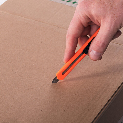 Нож канцелярский 9 мм BRAUBERG "Classic", фиксатор, корпус ассорти, упаковка с европодвесом, 230914