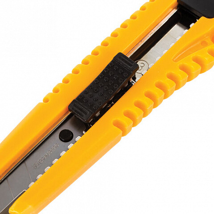 Нож канцелярский 18 мм BRAUBERG "Standard", 3 лезвия в комплекте, автофиксатор, корпус ассорти, 230918