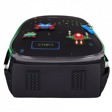 Ранец BRAUBERG PREMIUM, 2 отделения, с брелоком, "Space strike", патчи на липучках, 38х29х16 см, 273104