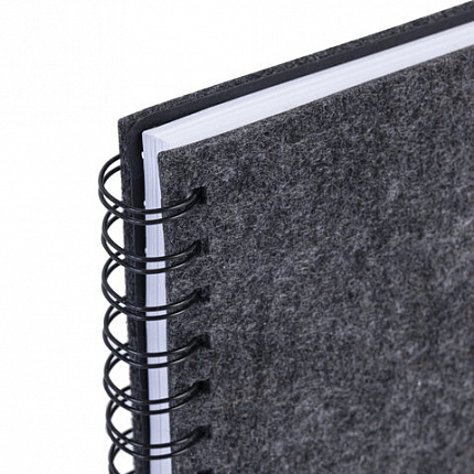 Ежедневник недатированный А5 135х210мм BRAUBERG "Felt" на гребне, войлок, кнопка 160л, черный, 117132