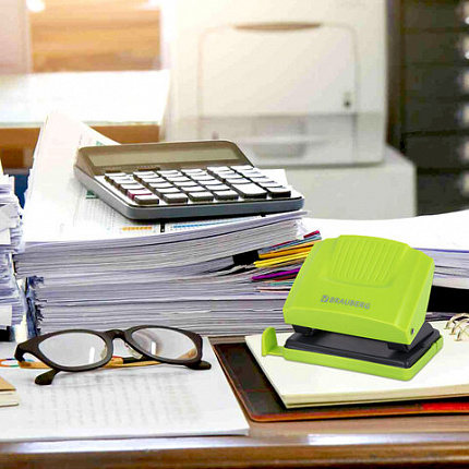 Дырокол BRAUBERG "SUPER", до 20 листов, зелено-черный, 272743