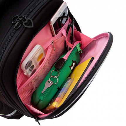 Ранец GRIZZLY анатомическая спинка, c брелоком, для девочек, "HEARTS", чёрный 36х28х20 см, RAz-586-5/1