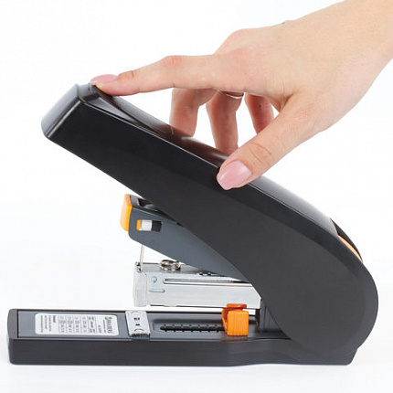 Степлер ЭНЕРГОСБЕРЕГАЮЩИЙ МОЩНЫЙ №24/6-23/13 BRAUBERG "Easy Press", до 100 листов, БЕЗ УСИЛИЙ, 224350