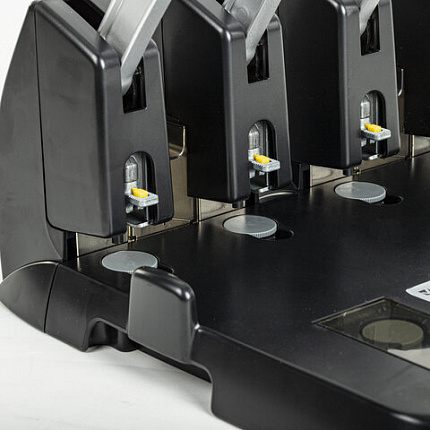 Дырокол на 4 отверстия металлический МОЩНЫЙ BRAUBERG "Heavy Duty Extra", до 150 листов, 270555