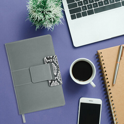 Ежедневник недатированный А5 138х213 мм, BRAUBERG "Safari", под кожу, магнит, 160 л., Snake, серый, 116594